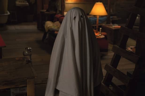 stranger things 2 80s references et ghost costume
